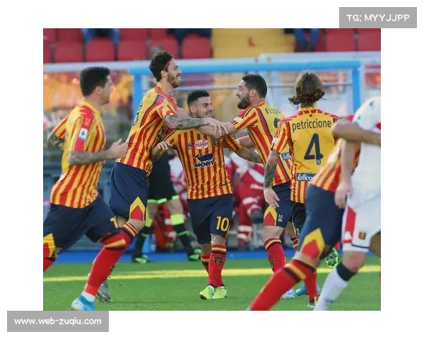 圣西罗球场雨战，AC米兰与莱切球员赛前热身格外谨慎。